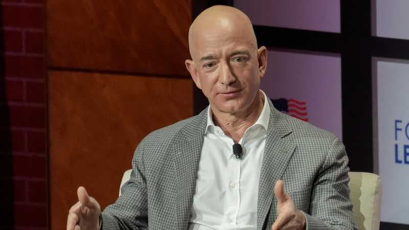 Bos Amazon Jeff Bezos Mau Jual Tiket Wisata ke Luar Angkasa