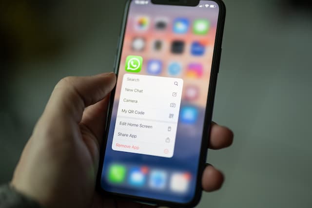 Zuckerberg Pede WhatsApp Lebih Aman Dibanding iMessage