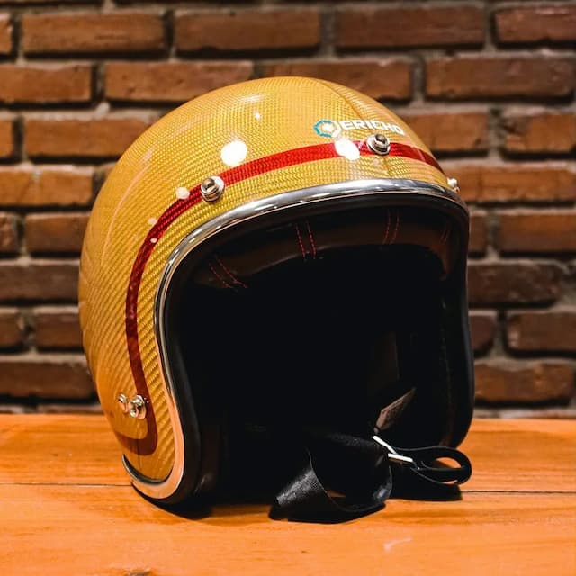 Helm Serat Karbon Made In Surabaya Terjual Rp16 Juta