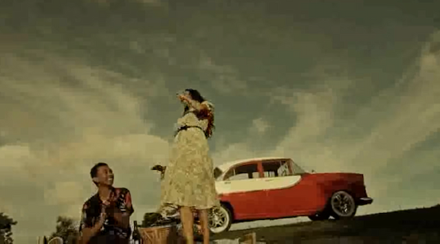 Dear Jerinx, Daripada Berantem Mending Ajak Via Vallen Naik Mobil Klasik di Video Klip ‘Sunset di Tanah Anarki’