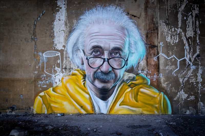 Surat Albert Einstein Berisi Persamaan E = mc2 Terjual Rp17 M