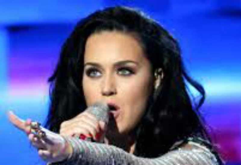  Rahasia Cantik Katy Perry, Meski Tanpa Operasi Plastik 