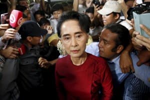 Dunia terus menekan Aung San Suu Kyi