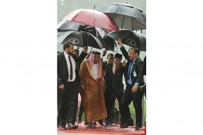 Jokowi Kecewa Payungi Raja Salman