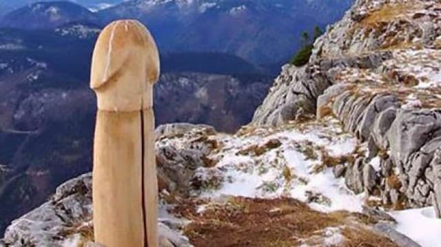 Patung Penis Misterius Ditemukan di Puncak Gunung Austria