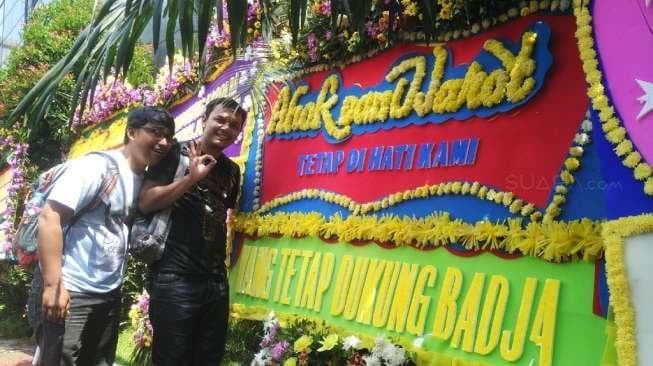 Karangan Bunga untuk Ahok Nyasar ke Polda Metro Jaya