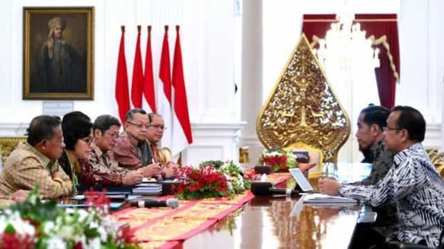 Jokowi Segera Ajukan 21 Nama Calon Komisioner OJK ke DPR