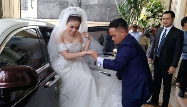Momo Geisha Menikah di Malang, Rolls-Royce Jadi Mobil Pengantin