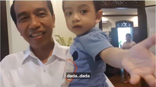 Balik ke Solo, Jokowi Unggah Vlog Keceriaan Bermain dengan Cucu
