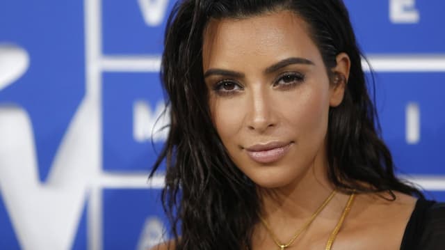 Kim Kardashian Dikecam karena Kulit Gosong di Iklan Kosmetik