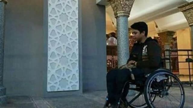 Dibilang Tak Suci, Disabilitas Ini Diusir Disuruh Salat di Luar Masjid