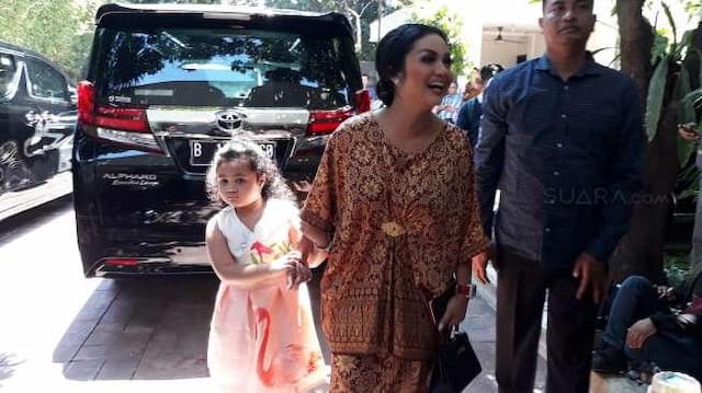 Tak Sengaja Bertemu Aurel di Rumah Ayu Dewi, Krisdayanti Girang