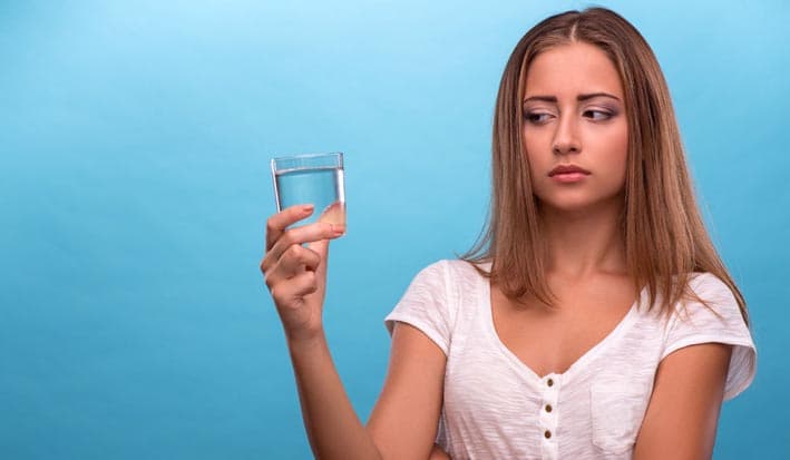 Minum Air Putih Bantu Kamu Kurangi Stres