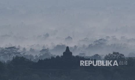 Ribuan Lampion Iringi Malam Tahun Baru di Borobudur