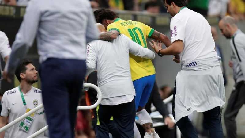 Neymar Pamer Cedera Kaki Sebesar Bakso