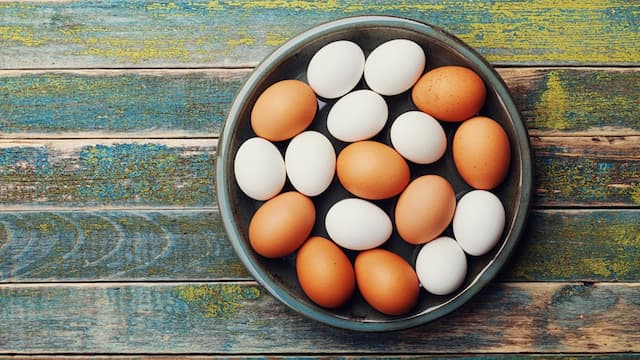 Telur Bercangkang Putih dan Cokelat, Manakah yang Lebih Sehat? 