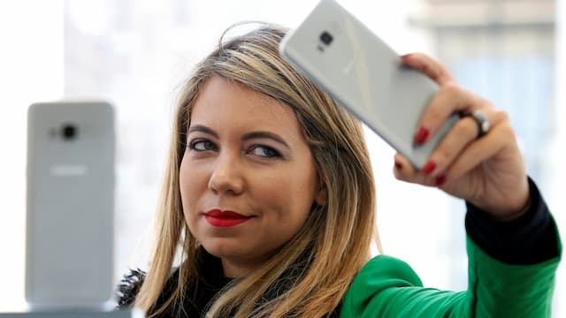 Hindari Akun Dibajak, Facebook Paksa Pengguna Kirim Foto Selfie