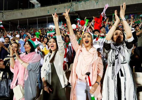 Untuk Kali Pertama, Penonton Perempuan Iran Bisa Nonton Piala Dunia dalam Stadion