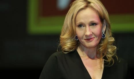JK Rowling Sebut Donald Trump Monster Narsis