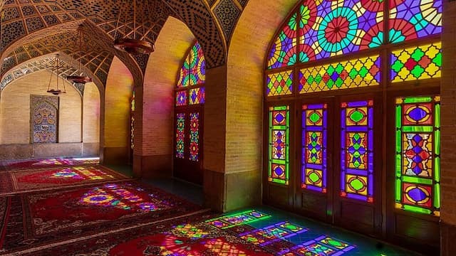Masjid Pink hingga Gurun Terpanas di Dunia, 5 Daya Tarik Wisata Iran