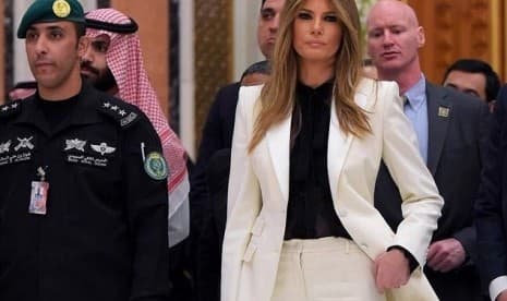 Ini Gaya Busana Melania Trump Saat di Arab Saudi