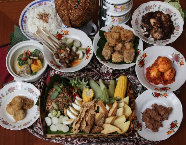 Mencicipi Indonesia lewat Makanan Khas Daerah