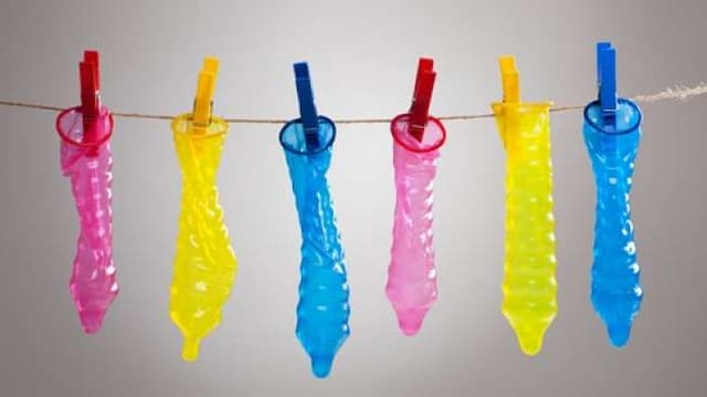 4 Jenis Kondom Ini Beri Sensasi Berbeda saat Bercinta