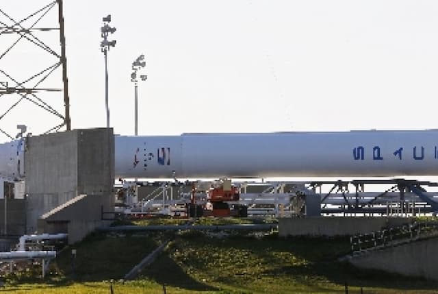 SpaceX Sukses Luncurkan Roket Daur Ulang