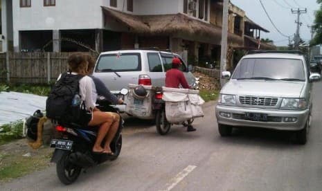Turis Kian Mudah Sewa Motor di Bali