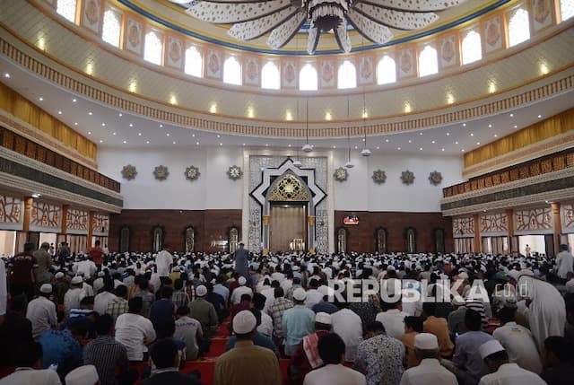 Sensasi Shalat Tarawih Masjidil Haram di Lombok