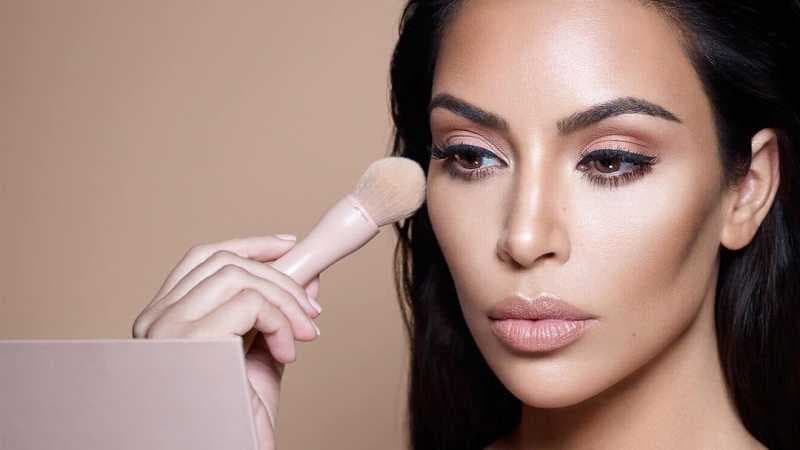 Cerita Kim Kardashian yang Jarang Hapus Makeup Saat Tidur 