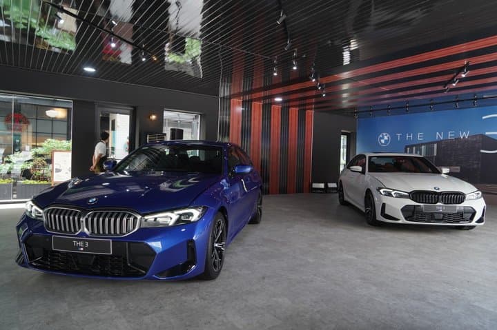 BMW Seri 3 terbaru Diluncurkan Seharga Rp900 Jutaan BMW Seri 3 terbaru Diluncurkan Seharga Rp900 Jutaan