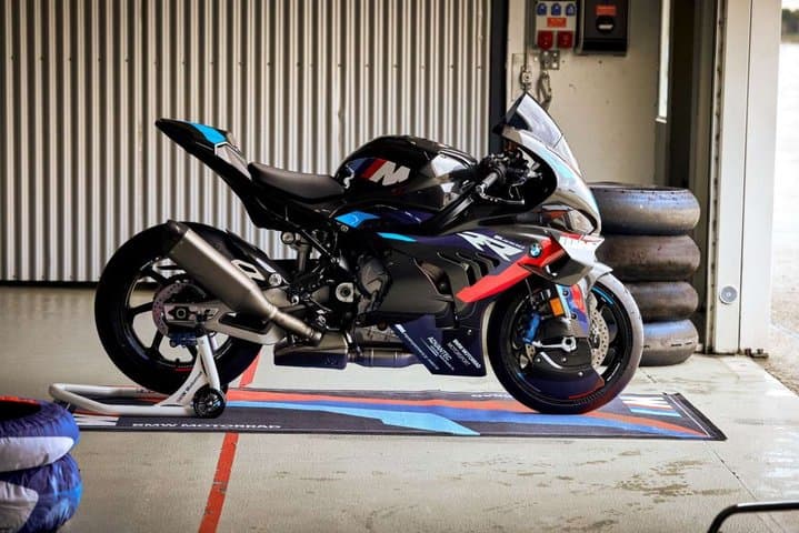 BMW Rilis Superbike M1000RR dan M1000RR M Competition BMW Rilis Superbike M1000RR dan M1000RR M Competition