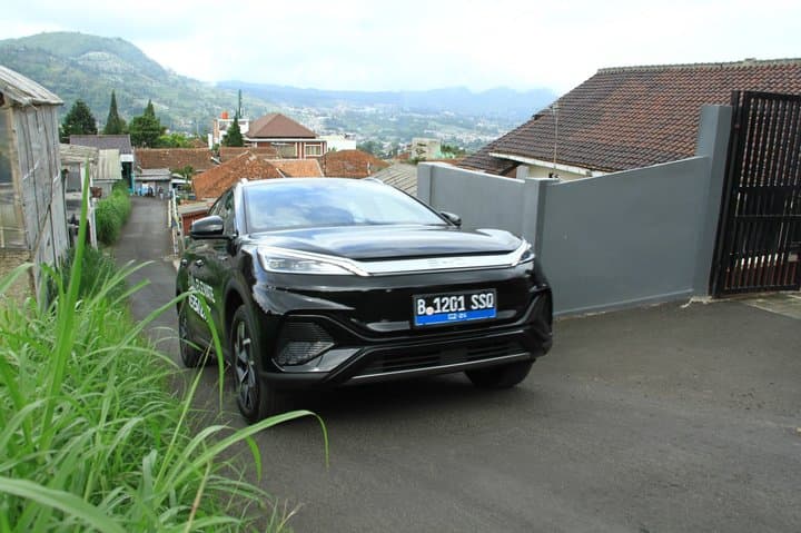 Test Drive BYD Atto 3: Nyaman, Kencang dan Kuat Nanjak! Test Drive BYD Atto 3: Nyaman, Kencang dan Kuat Nanjak!