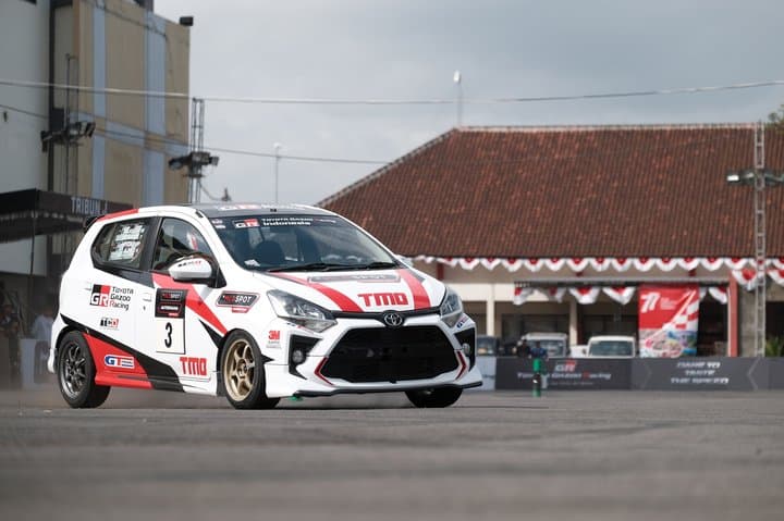 Agya GR Sport Antarkan Tim TGRI Raih Podium untuk Ketiga Kalinya Agya GR Sport Antarkan Tim TGRI Raih Podium untuk Ketiga Kalinya