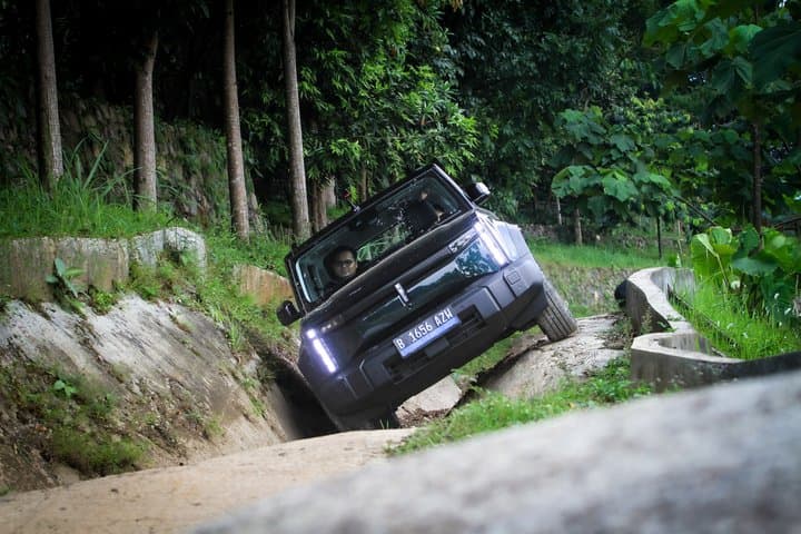 Chery Mulai Produksi Mobil Offroad Listrik J6 di Bekasi