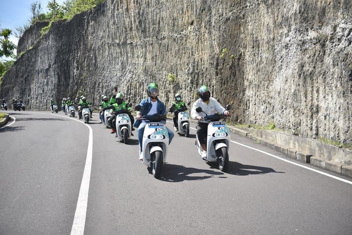 Andre Taulany dan Surya Aji Terabas Bali dengan Molis Electrum Andre Taulany dan Surya Aji Terabas Bali dengan Molis Electrum