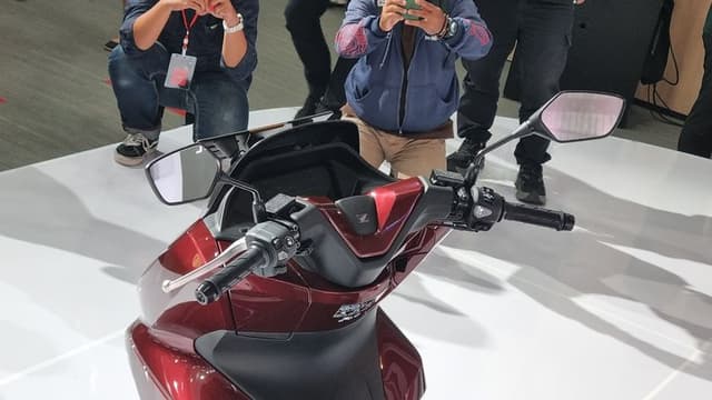 Alasan Setang New Honda PCX 160 Pakai Cover, Biar Mewah?