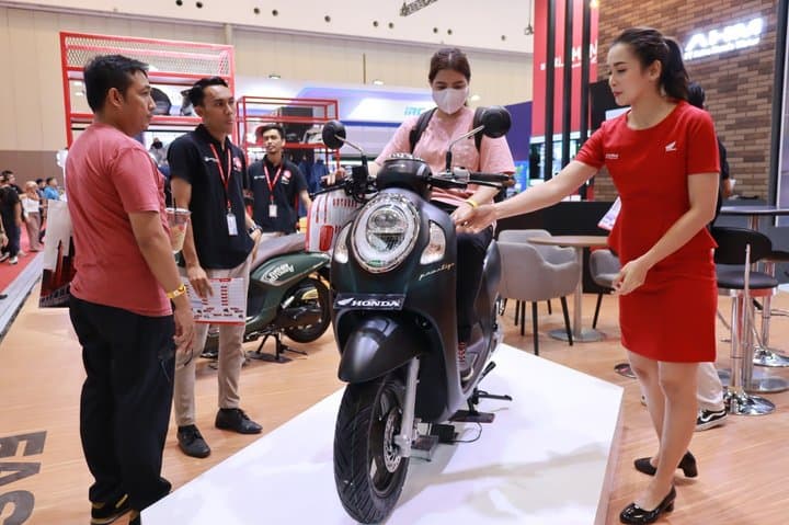 Modal Tambah Warna dan Striping, Honda Scoopy Terfavorit di IMOS+ 2023 Modal Tambah Warna dan Striping, Honda Scoopy Terfavorit di IMOS+ 2023