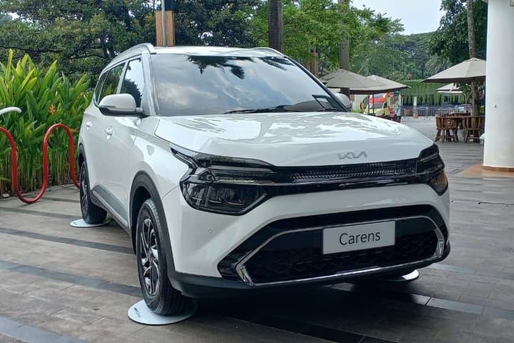 Kia Luncurkan Carens Captain Seat Bermesin 1.500cc Kia Luncurkan Carens Captain Seat Bermesin 1.500cc