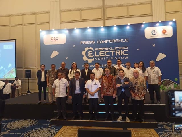 Pameran Kendaraan Listrik PEVS 2022 Digelar di Jakarta Pameran Kendaraan Listrik PEVS 2022 Digelar di Jakarta