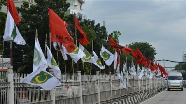 Spanduk Partai Bikin Celaka Pemotor, Bawaslu Minta Segera Dibongkar