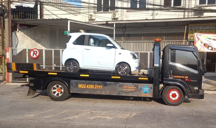 Sembarangan Derek Mobil Listrik Mogok, Motor Penggerak Bisa Rontok Sembarangan Derek Mobil Listrik Mogok, Motor Penggerak Bisa Rontok
