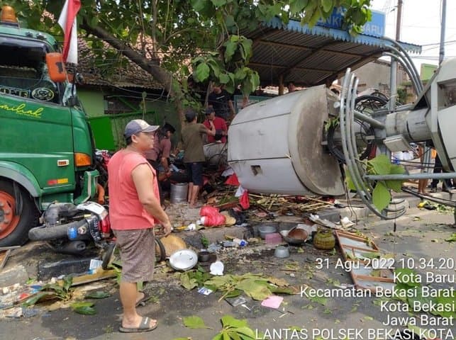 Belajar dari Kecelakaan Maut Bekasi, Monster Jalanan itu Adalah Truk!
