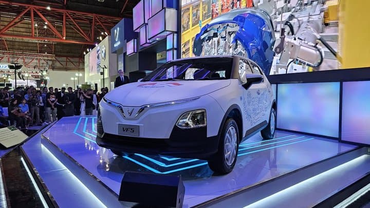 Harga Resmi Mobil Listrik VinFast VF E34 Rp315 Juta Tanpa Baterai
