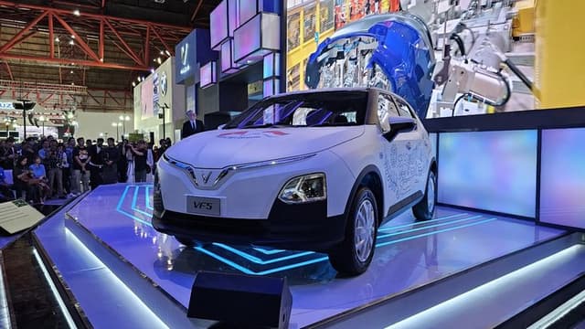 Harga Resmi Mobil Listrik VinFast VF E34 Rp315 Juta Tanpa Baterai