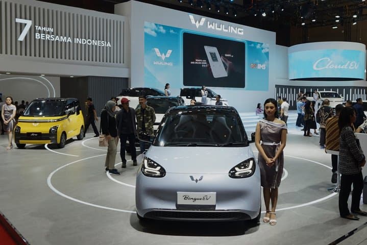 IIMS 2024: Wuling Kasih Gratis Perawatan Mobil Listrik Sampai 15 Tahun IIMS 2024: Wuling Kasih Gratis Perawatan Mobil Listrik Sampai 15 Tahun