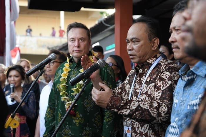 Bangganya Elon Musk Resmikan Starlink di Indonesia Bangganya Elon Musk Resmikan Starlink di Indonesia