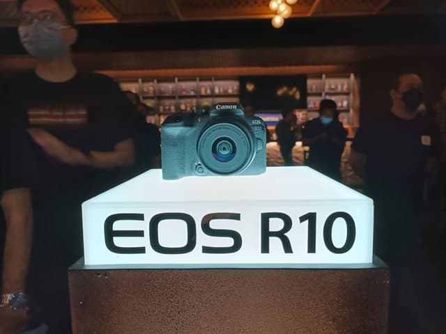Foto: Melihat Wujud Canon EOS R7 dan EOS R10 dari Dekat