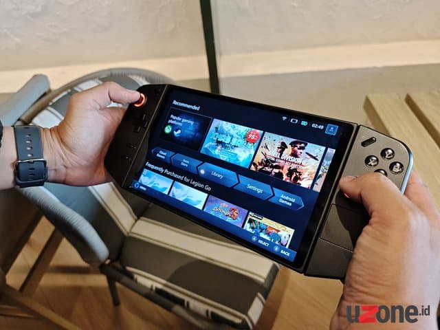 Hands-on Legion Go: Kontrolernya Lepas-Pasang, Lebih Oke dari ROG Ally Hands-on Legion Go: Kontrolernya Lepas-Pasang, Lebih Oke dari ROG Ally